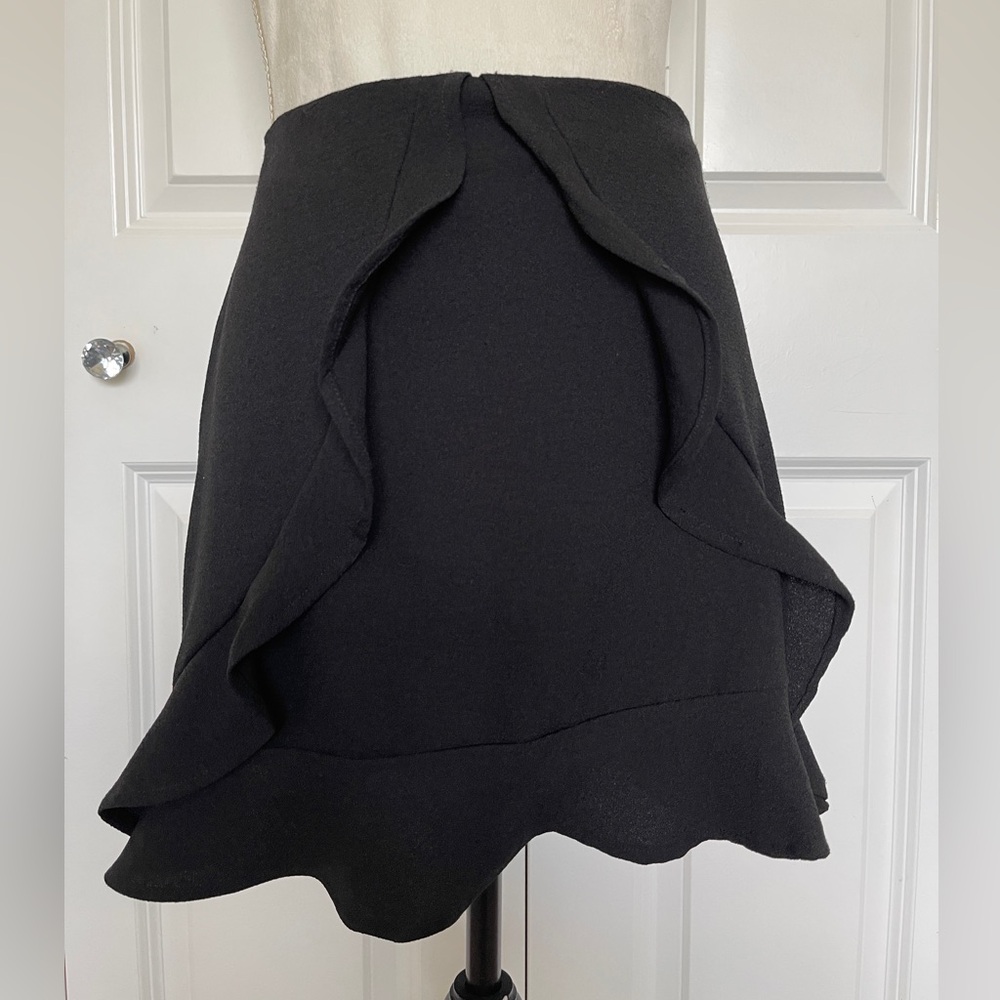 June & Hudson Black  Mini Skirt Size Small NWT